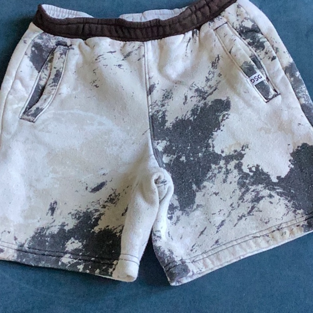 Two pair Shorts 🐒 - Picture 4 of 5